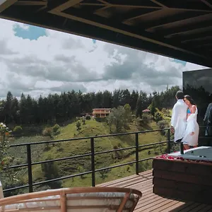 https://cumbres-luxury-glamping.colombiamedellinhotels.com